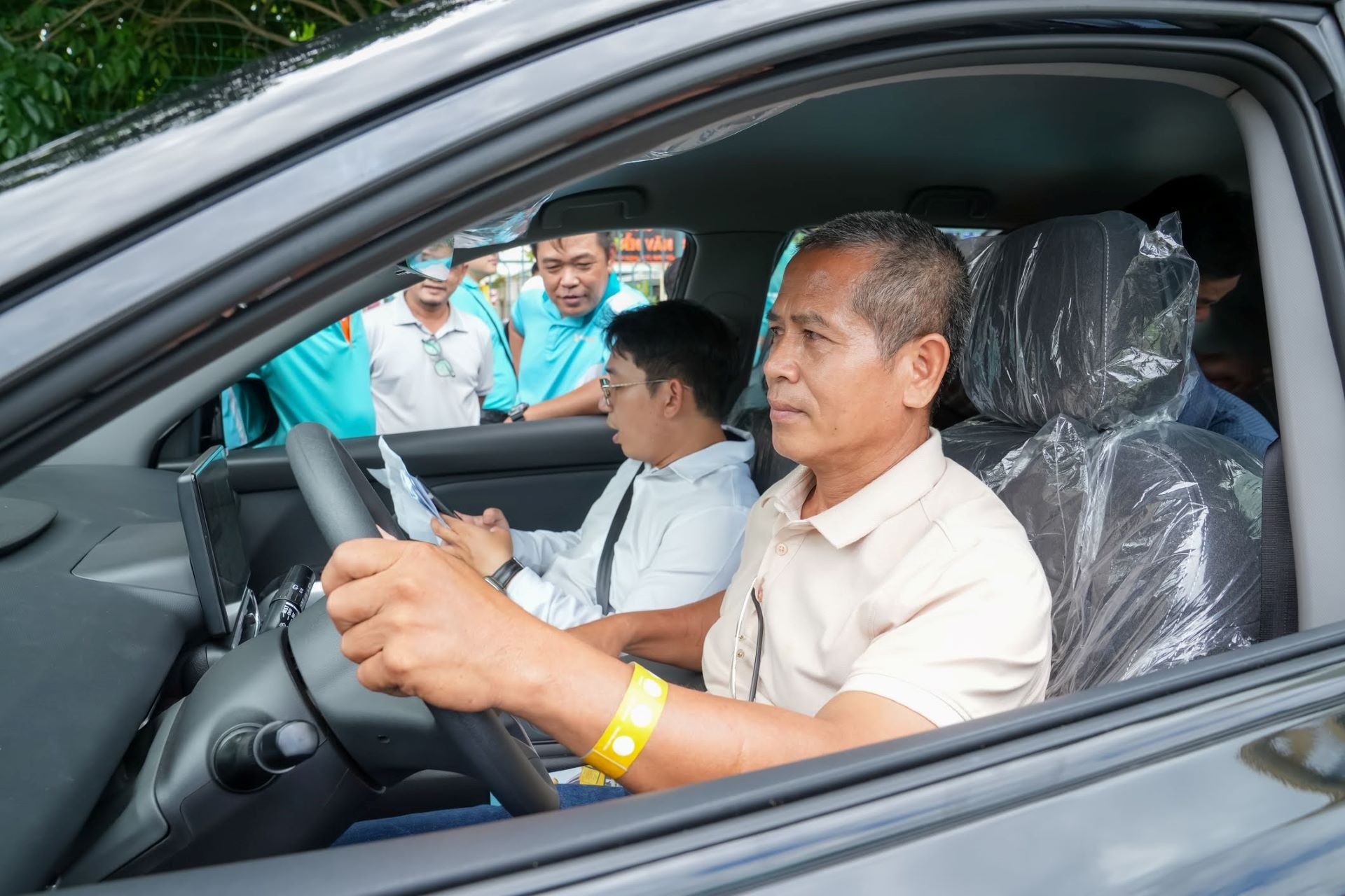 lai-thu-o-to-dien-limo-green-vinfast-1758878328.jpg