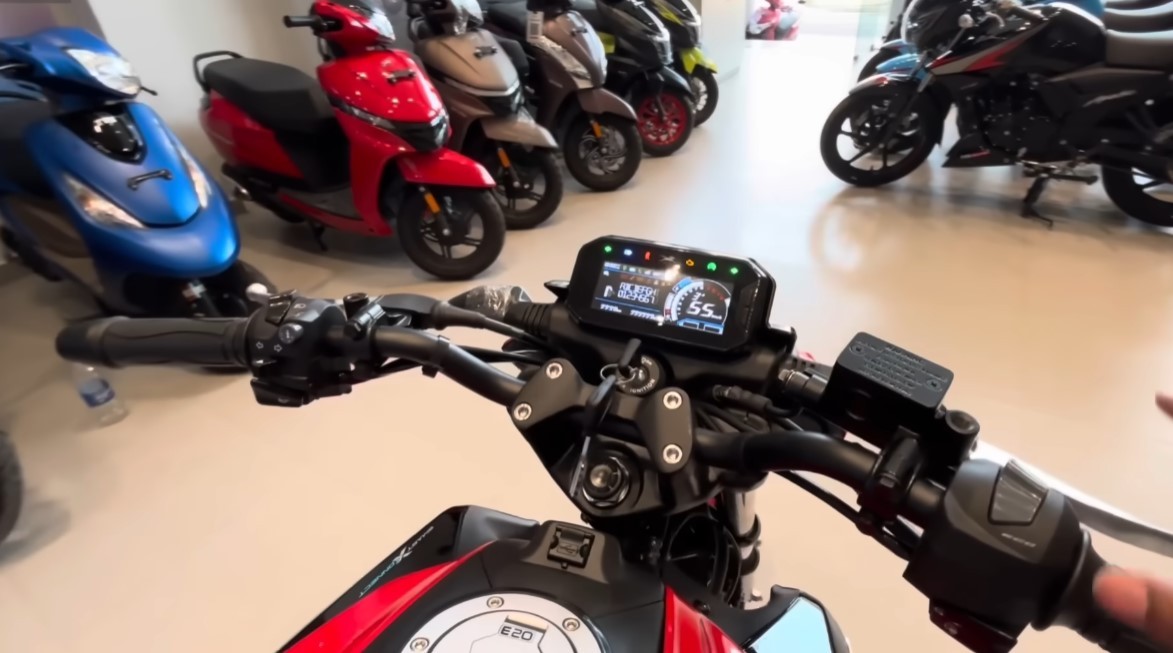 ‘Huyền thoại côn tay’ giá rẻ mới đã về đại lý: Đẹp hơn Honda Winner R, có ABS như Yamaha Exciter ảnh 3