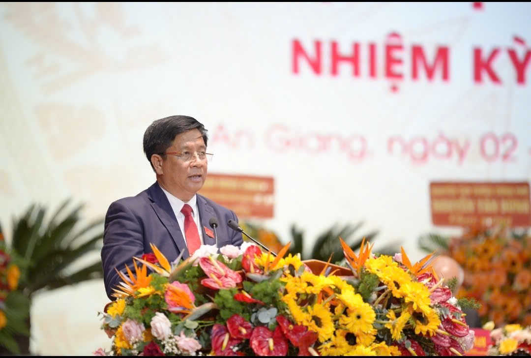 23-ho-van-mung-chu-tich-ubnd-tinh-ag-1759461526.jpg