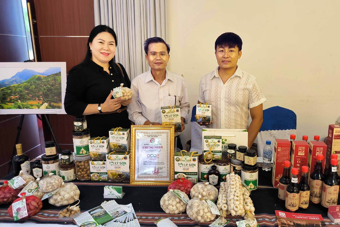 2-quay-ban-san-pham-toi-ly-son-dat-tieu-chuan-5-sao-anh-nguyen-dang-lam-1759829082.jpg