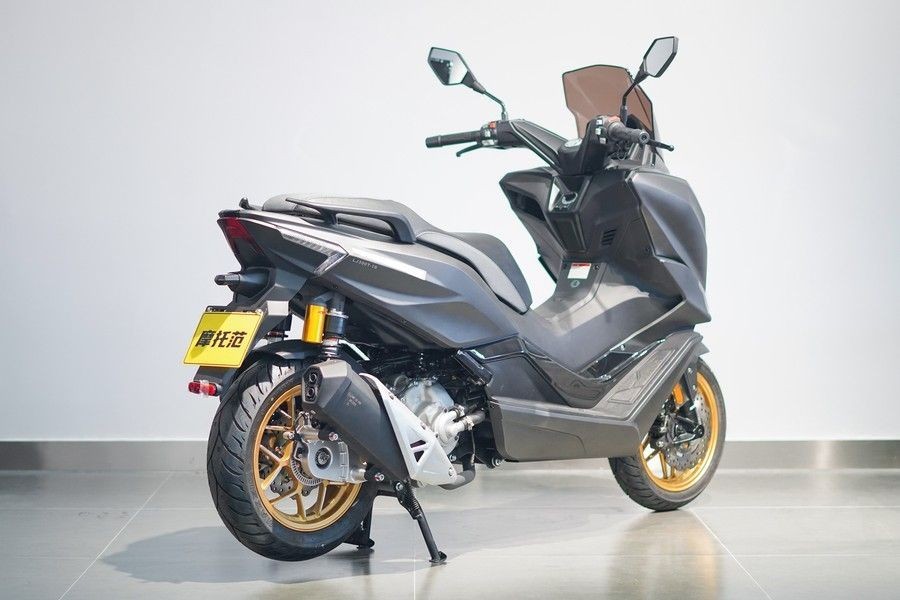 ‘Cơn ác mộng của Honda SH’ ra mắt giá 70 triệu đồng, có động cơ 300cc và ABS 2 kênh át vía Air Blade ảnh 3