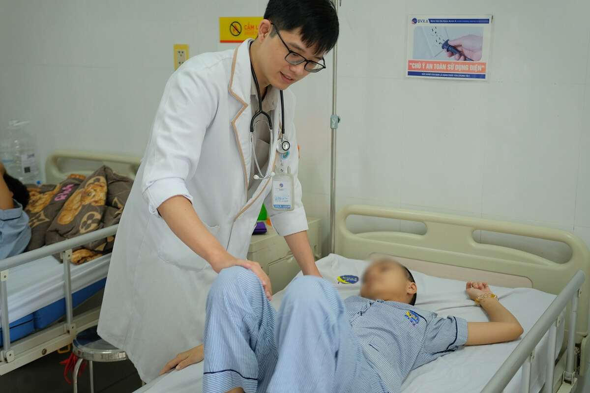 xuyen-dem-cuu-song-nu-sinh-16-tuoi-hon-me-do-xuat-huyet-nao-2-1760145678.png