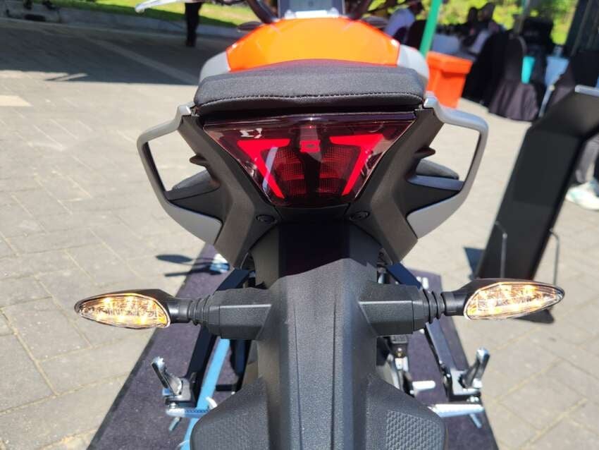 Ra mắt ‘ông hoàng côn tay’ 443cc mạnh lấn át Exciter, có ABS 2 kênh vượt trội Winner R, giá cực rẻ ảnh 4