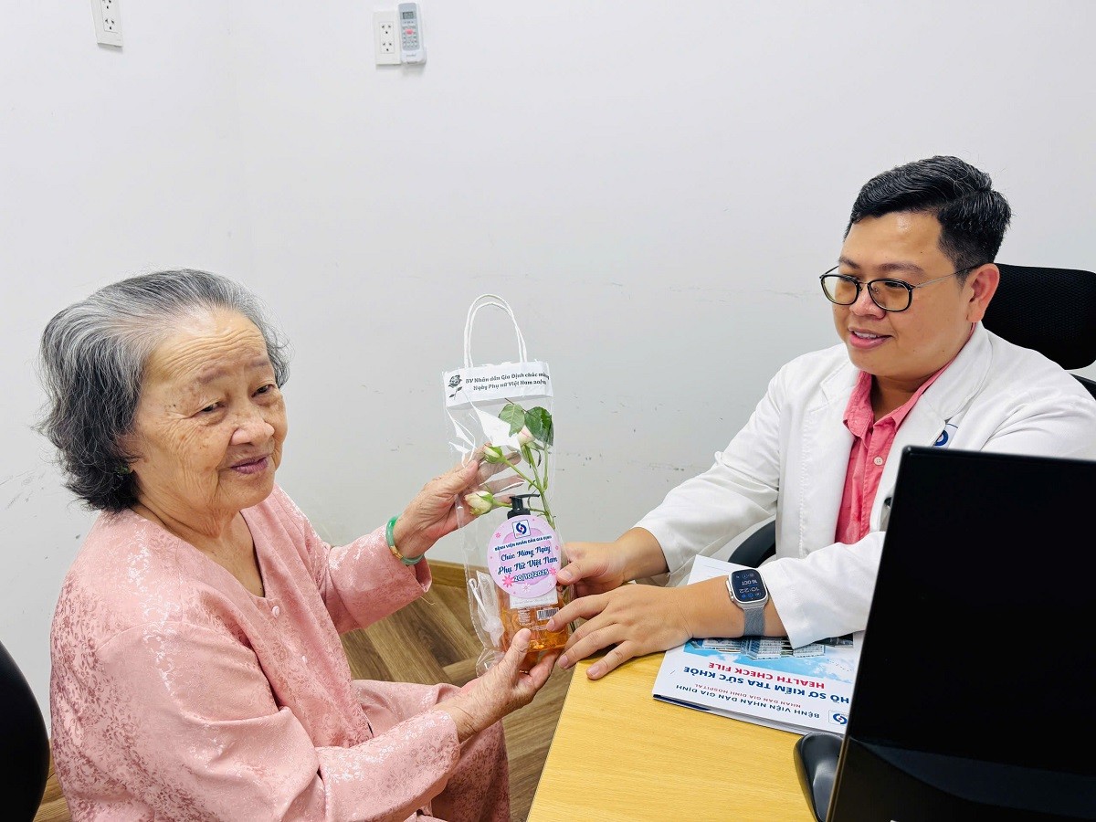 Ấm áp chương trình 'Người phụ nữ tôi yêu' dành cho bệnh nhân nữ tại Bệnh viện Nhân dân Gia Định