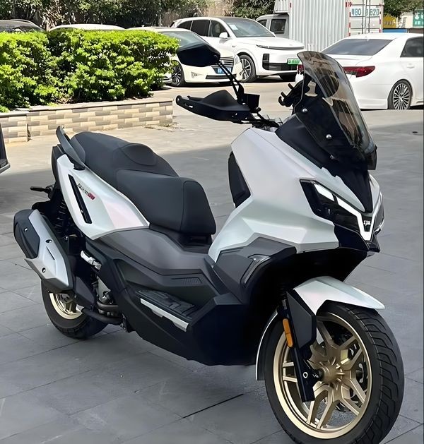 ‘Kẻ hủy diệt Honda SH 160i’ ra mắt với giá cực rẻ, thiết kế đẹp long lanh, trang bị át vía Air Blade ảnh 1