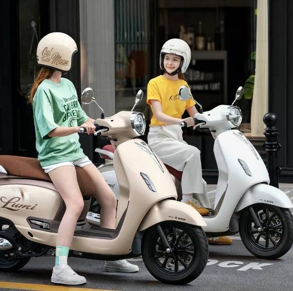 ‘Khắc tinh’ của Honda Vision chính thức ra mắt với giá 37 triệu đồng, có ABS và TCS ăn đứt ‘Tiểu SH’ ảnh 1