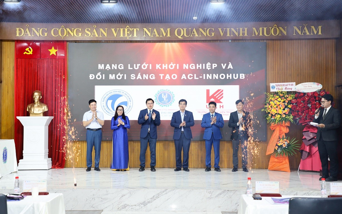 sinh-vien-tphcm-tranh-tai-khoi-nghiep-lan-toa-tinh-than-doi-moi-sang-tao-1-1760833714.jpg