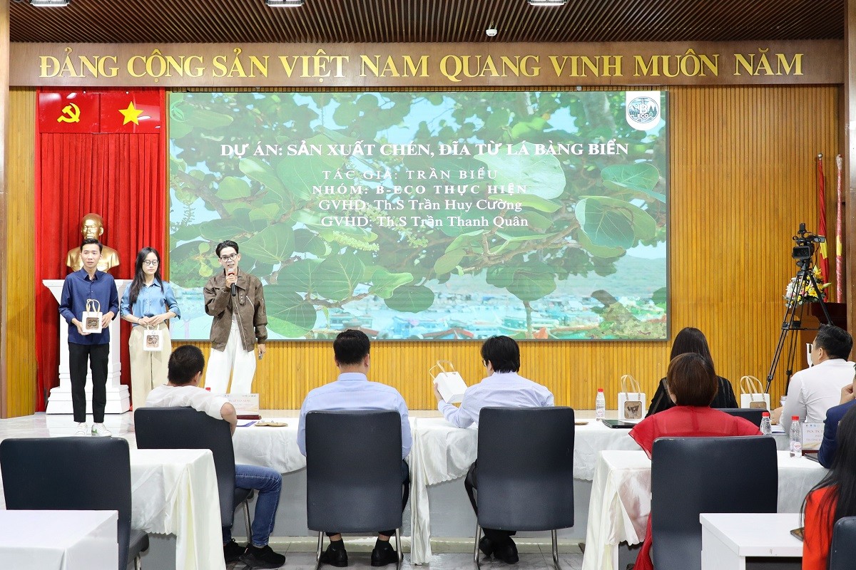 sinh-vien-tphcm-tranh-tai-khoi-nghiep-lan-toa-tinh-than-doi-moi-sang-tao-3-1760833714.jpg