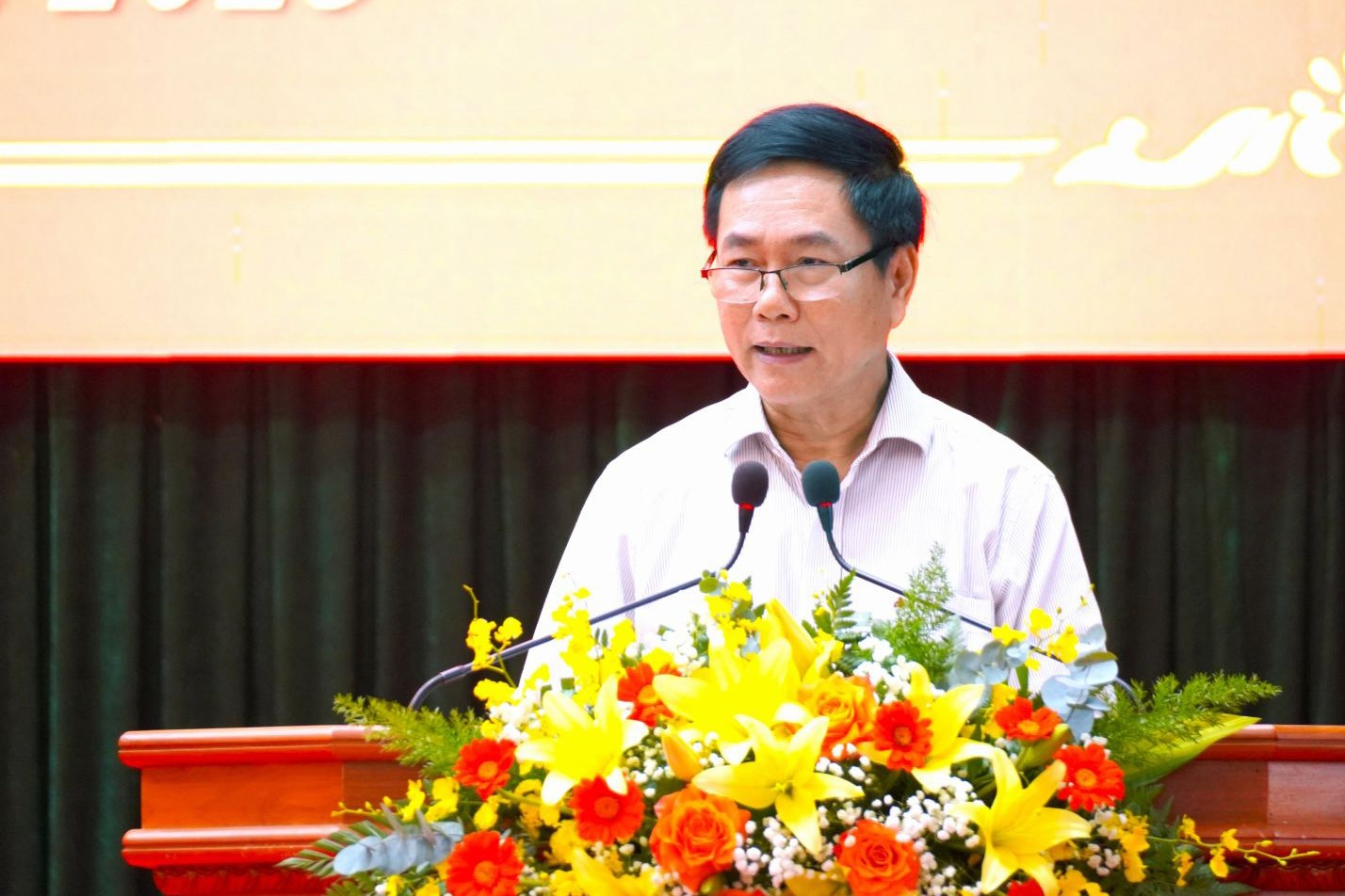 2-pham-xuan-due-giam-doc-so-tai-chinh-bao-cao-tai-phien-hop-1760969751.jpg