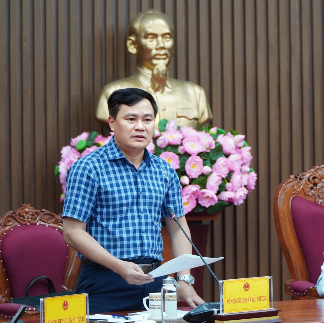 3-lanh-dao-so-tai-nguyen-va-moi-truong-bao-cao-tai-cuoc-hop-1761121823.jpg