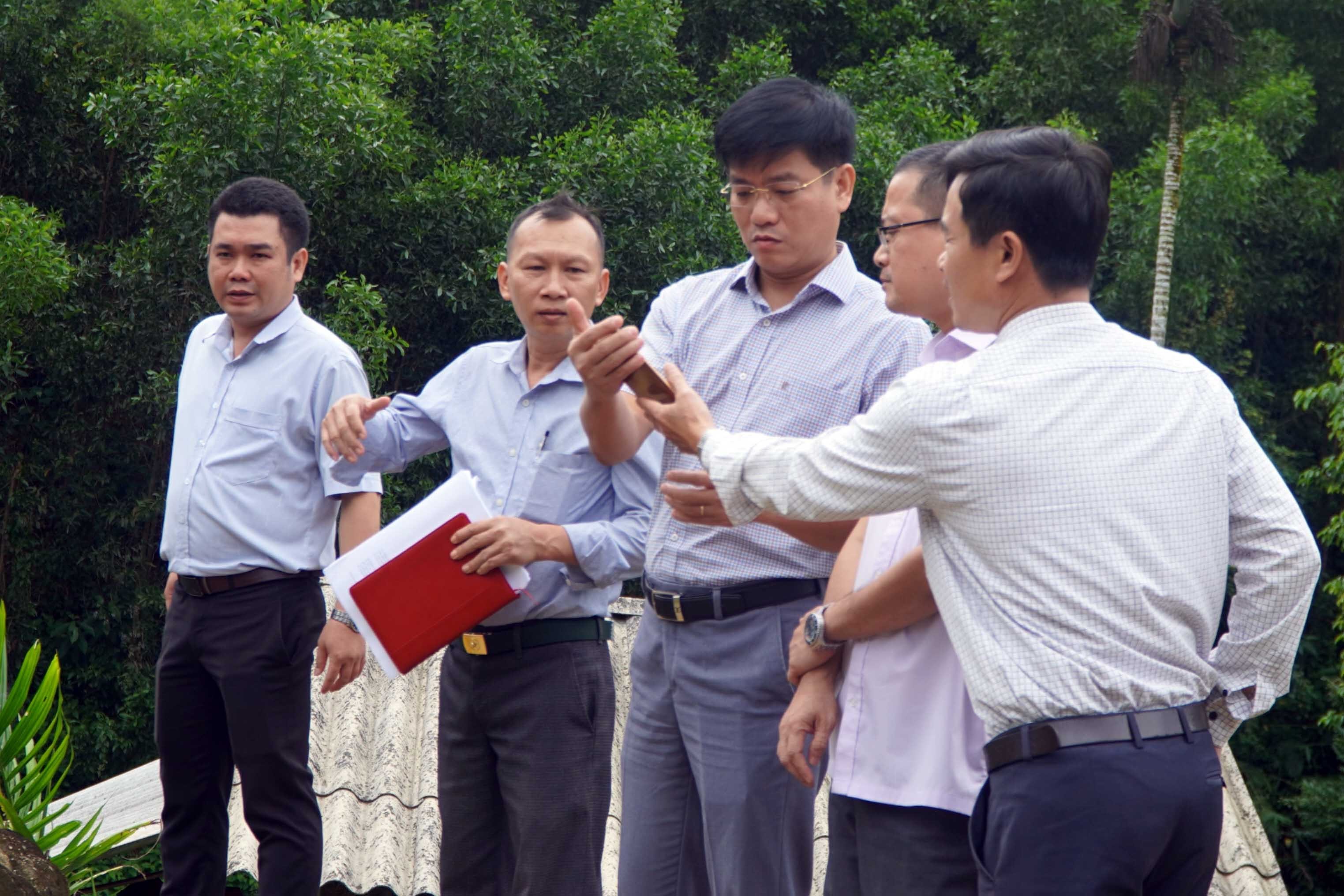 6-pho-chu-tich-ubnd-tinh-do-tam-hien-giua-anhva-doan-cong-tac-kiem-tra-cac-diem-xung-yeu-co-nguy-co-sat-lo-tai-nui-go-oat-1761121823.jpg