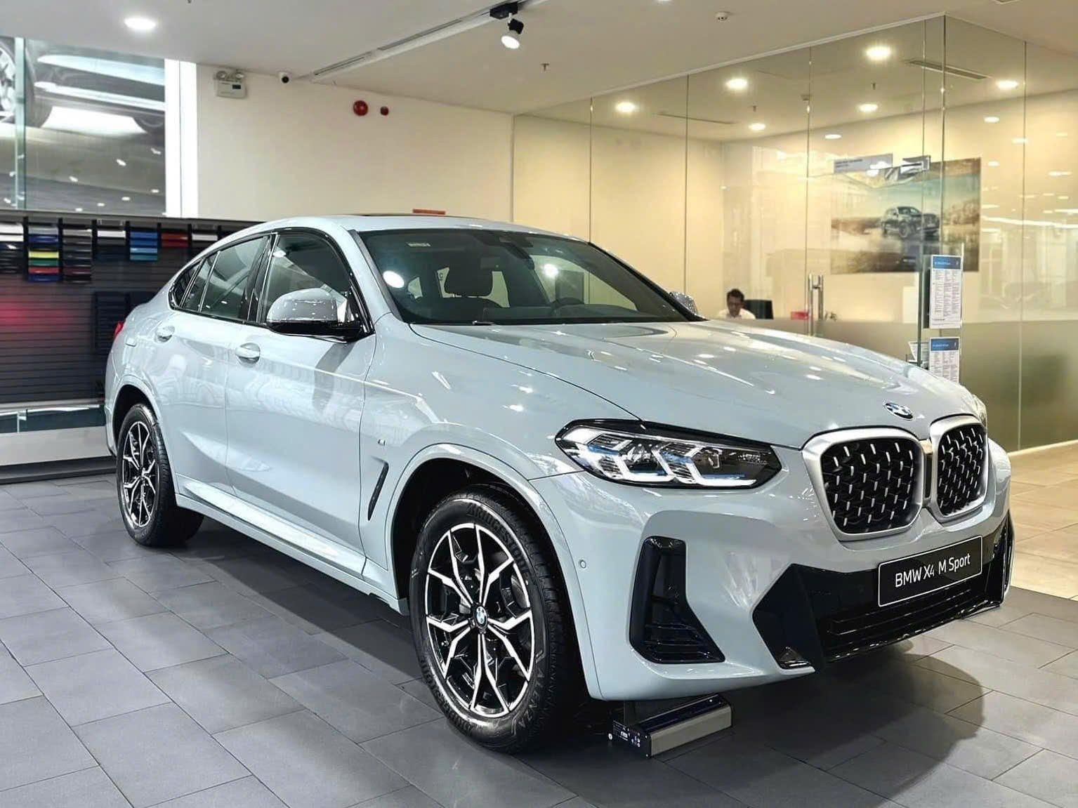 bmw-x4-va-520i-giam-gia-toi-480-trieu-dong2-1761109314.jpg