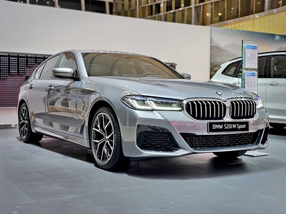 bmw-x4-va-520i-giam-gia-toi-480-trieu-dong4-1761109327.jpg