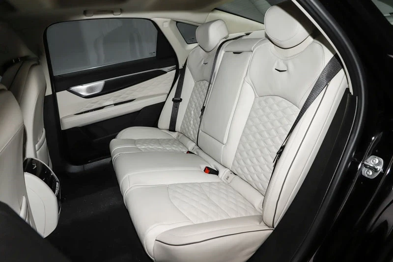 quen-mercedes-s-class-di-mau-sedan-hang-sang-moi-ra-mat-gia-chi-gan-11-ty-dong8-1761184850.webp