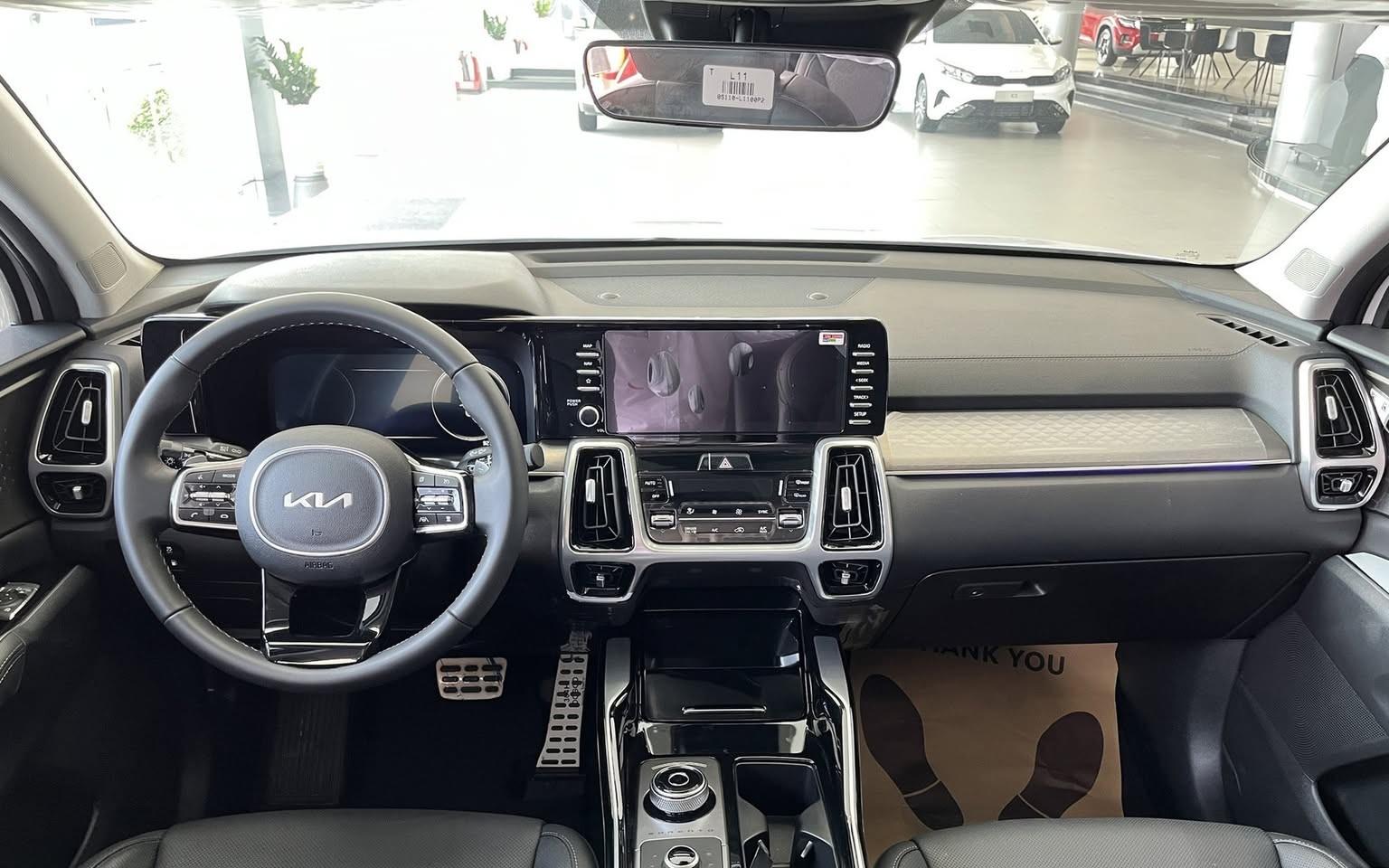 kia-sorento-phev-tiep-tuc-giam-gia-manh-tong-uu-dai-cham-moc-410-trieu-dong4-1761280102.jpg