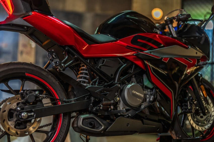 ‘Huỷ diệt’ Yamaha Exciter và Honda Winner R, ‘vua côn tay’ 249cc có ABS 2 kênh ra mắt giá 54 triệu đồng ảnh 4
