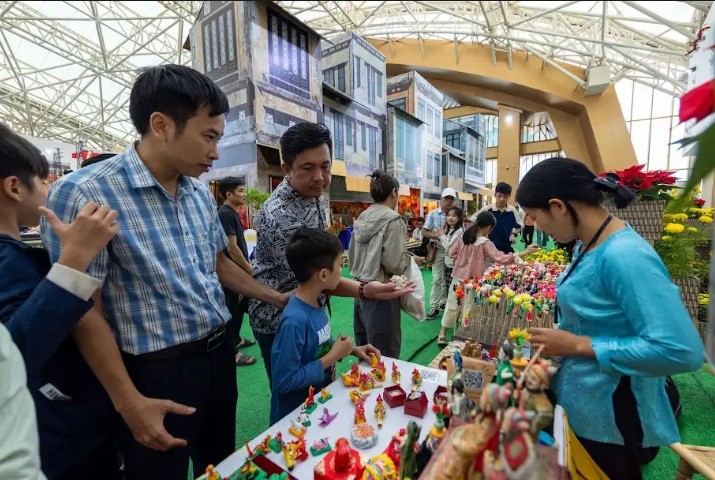 11-hoi-cho-mua-thu-2025-1761554832.jpg