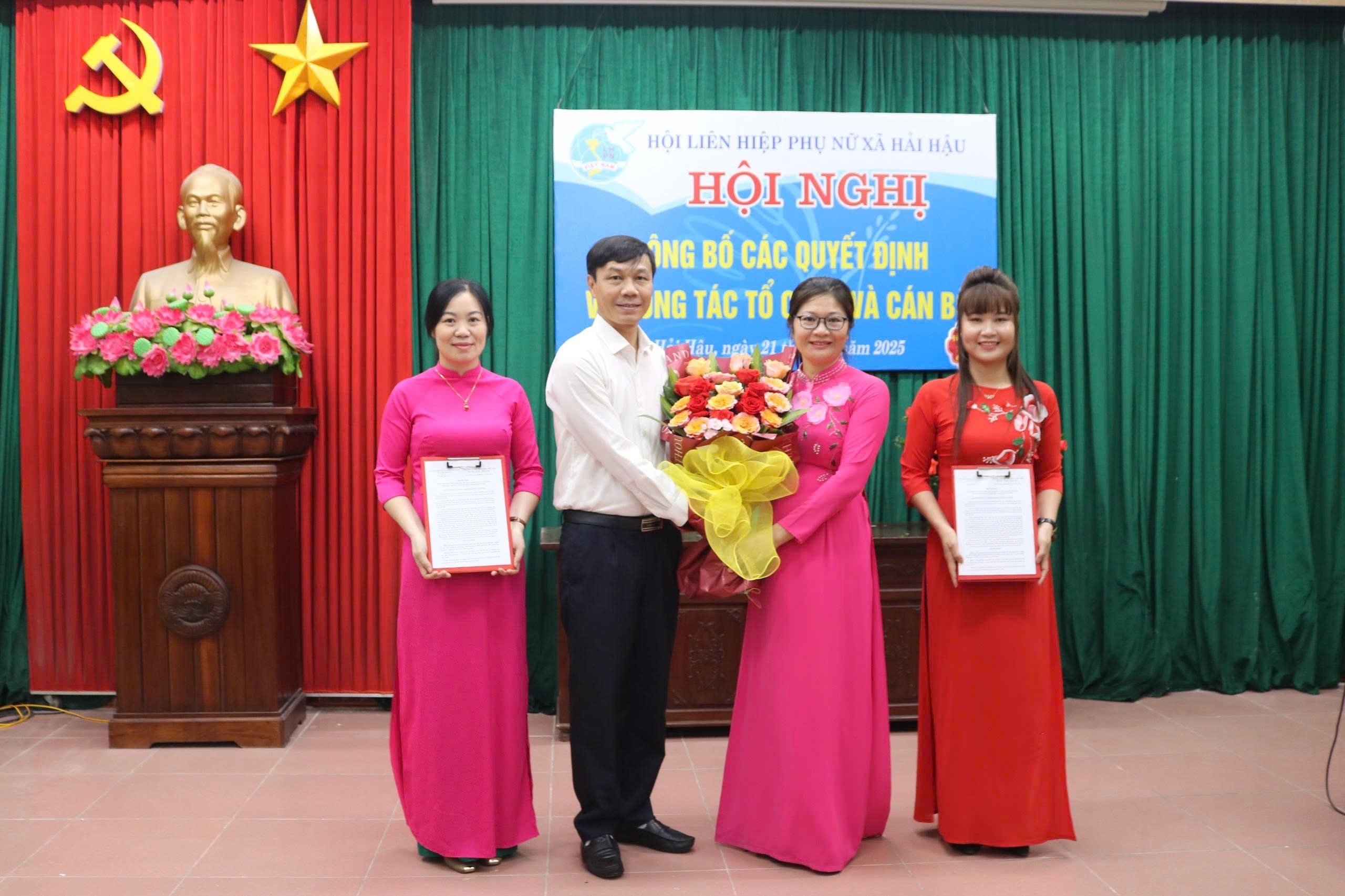 ban-lanh-dao-hoi-lhpn-xa-hai-hau-1761532793.jpg