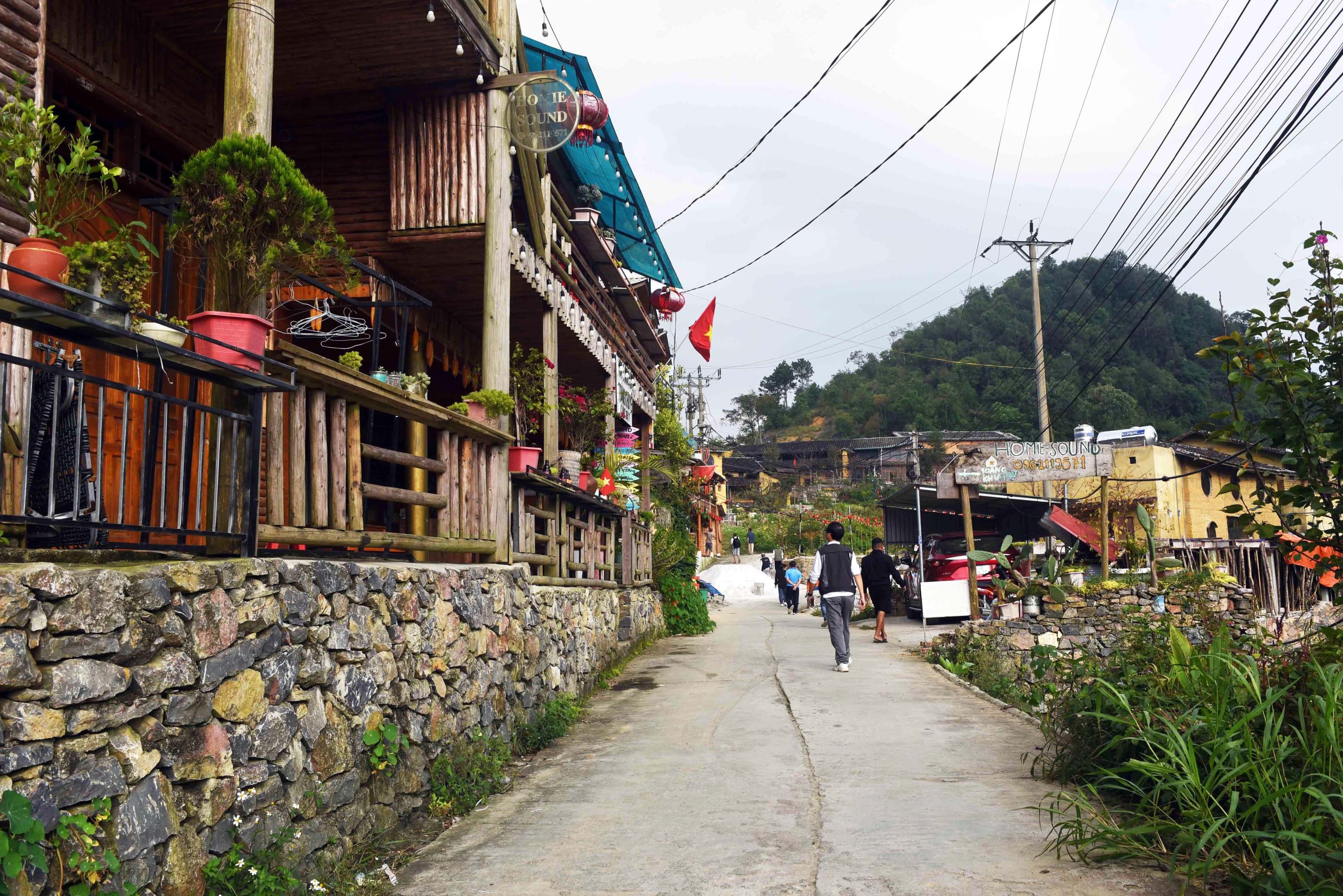8a-nhung-khu-nha-homestay-phuc-vu-du-khach-o-lo-lo-chai-anh-nguyen-dang-lam-1761658019.jpg