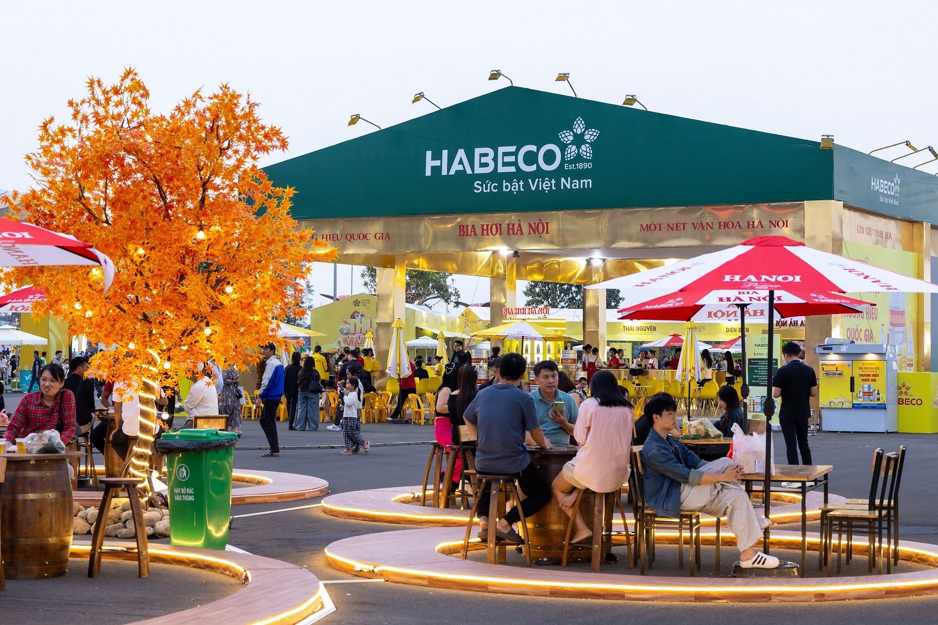 hoi-cho-mua-thu-2025-bia-ha-noi-1761668727.jpg