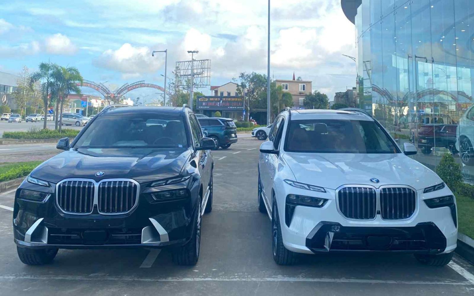 bmw-x7-giam-sau-750-trieu-dong-tro-thanh-mon-hoi-trong-phan-khuc-suv-hang-sang3-1761727255.jpg