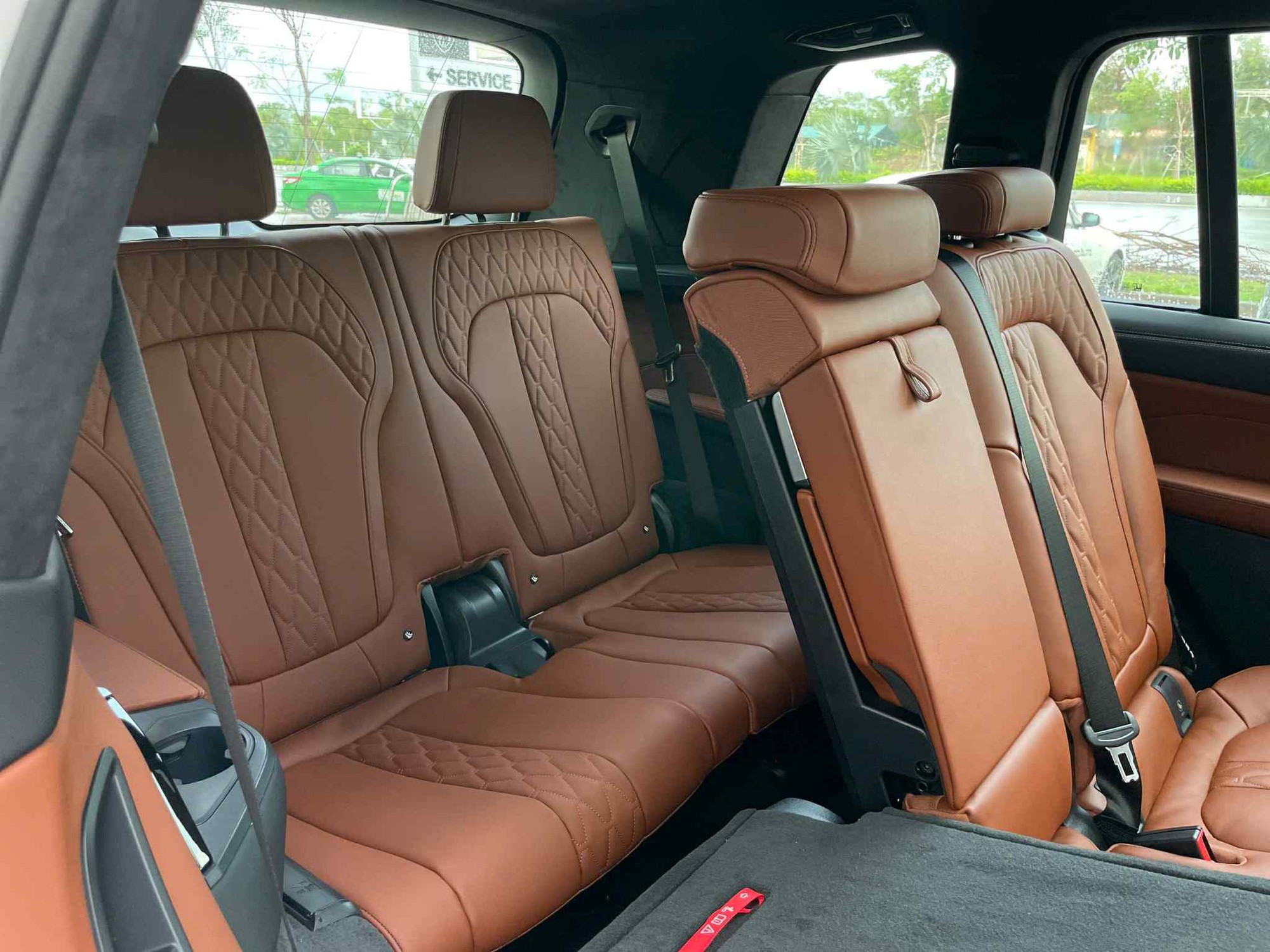 bmw-x7-giam-sau-750-trieu-dong-tro-thanh-mon-hoi-trong-phan-khuc-suv-hang-sang5-1761727271.jpeg