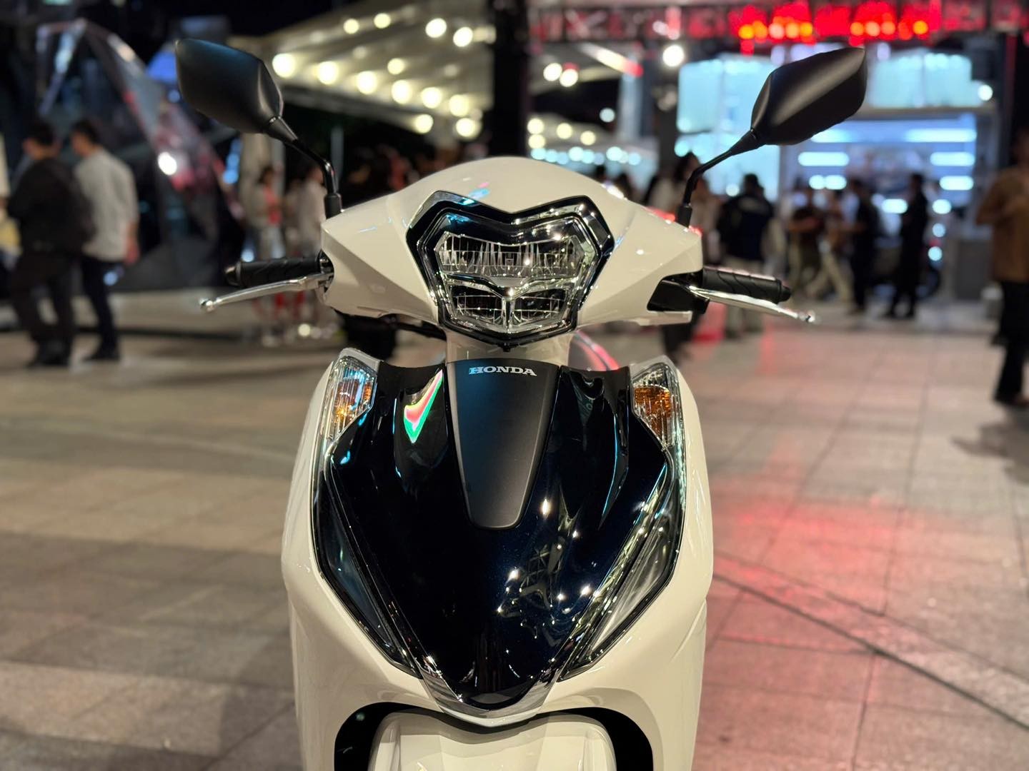 Honda LEAD 2026 chính thức ra mắt khách Việt: Đẹp hơn SH Mode, có phanh ABS, giá rẻ so với trang bị