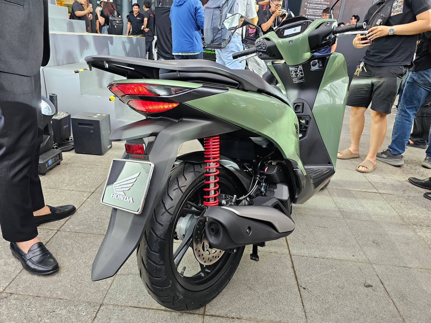 Honda SH 2026 chính thức ra mắt tại Việt Nam với giá hấp dẫn, nhưng bị chê vì một điểm duy nhất ảnh 5