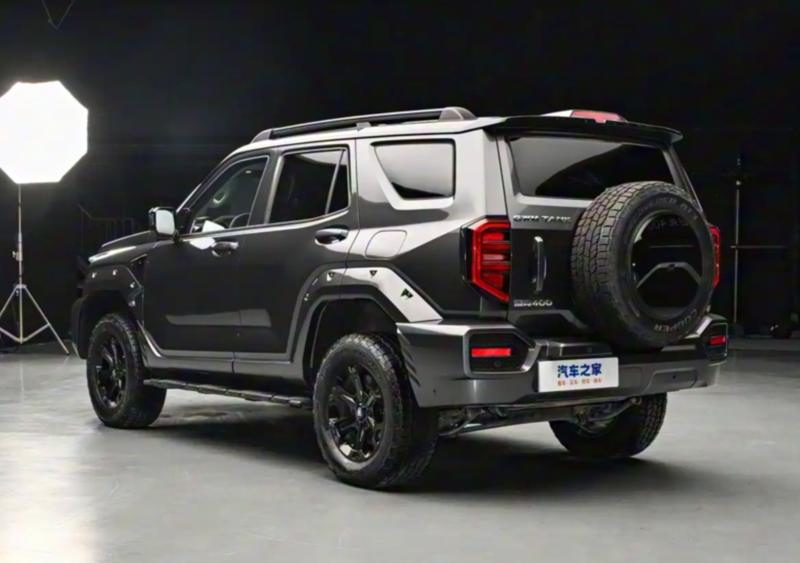 3huy-diet-ford-everest-suv-moi-ra-mat-gay-sot-nho-kha-nang-tu-lai-va-trang-bi-cuc-khung-1762483809.jpg