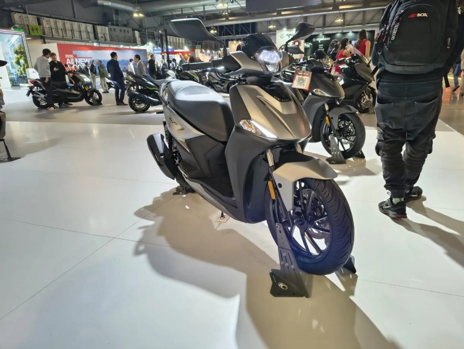 ‘Kẻ ngáng đường Honda SH Mode’ chính thức ra mắt: Thiết kế 'đẹp miễn chê', trang bị át vía Air Blade ảnh 3