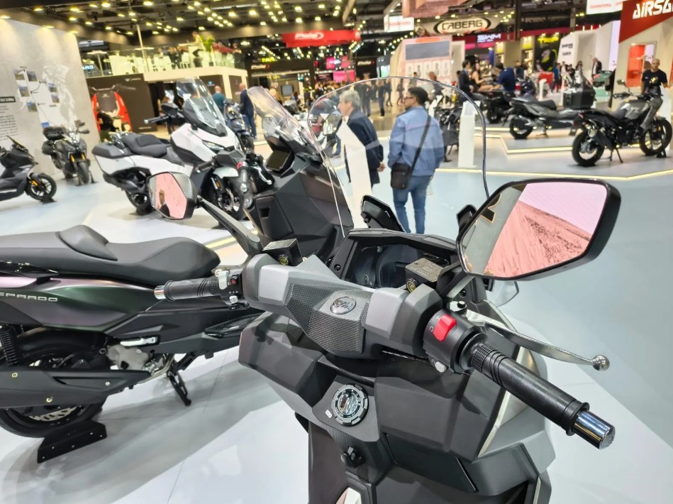 Đối thủ ‘một 9 một 10’ với Honda SH chính thức ra mắt với loạt trang bị đẳng cấp, giá dự kiến 'mềm' ảnh 6