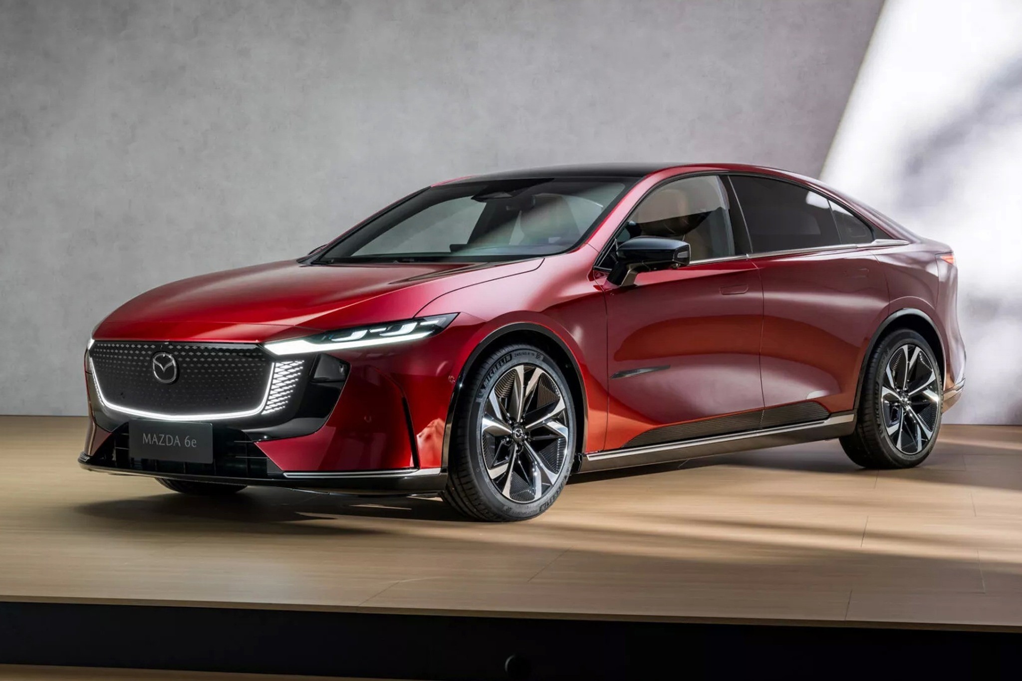 1mazda-6e-chot-lich-ra-mat-ham-nong-cuoc-dua-sedan-dien-truoc-ngay-ve-viet-nam-1763104808.jpg