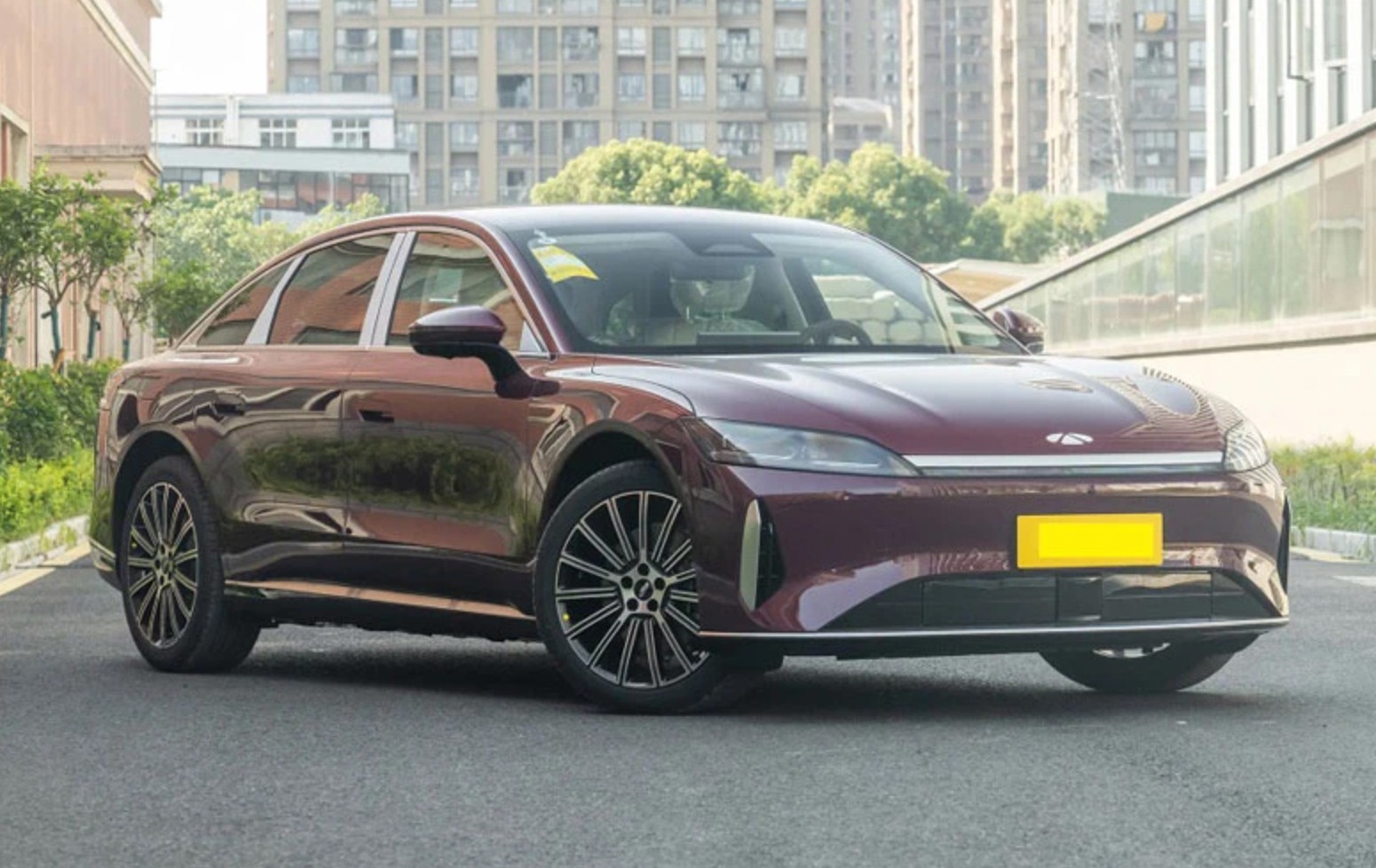 1sedan-hang-d-gia-chi-675-trieu-dong-thach-thuc-toyota-camry-noi-that-tien-nghi-cong-nghe-hien-dai-1763350546.jpg