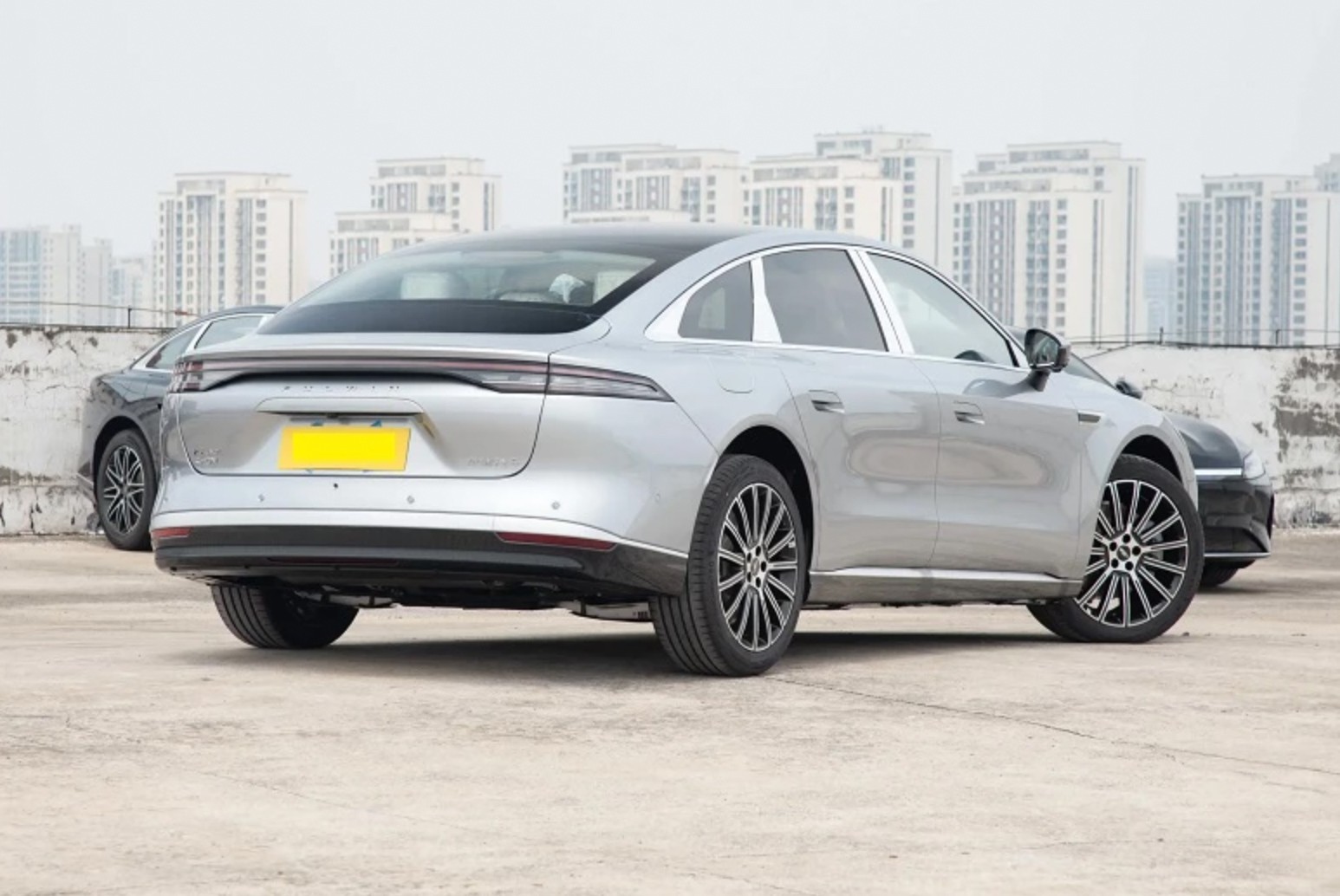 4sedan-hang-d-gia-chi-675-trieu-dong-thach-thuc-toyota-camry-noi-that-tien-nghi-cong-nghe-hien-dai-1763350546.jpg