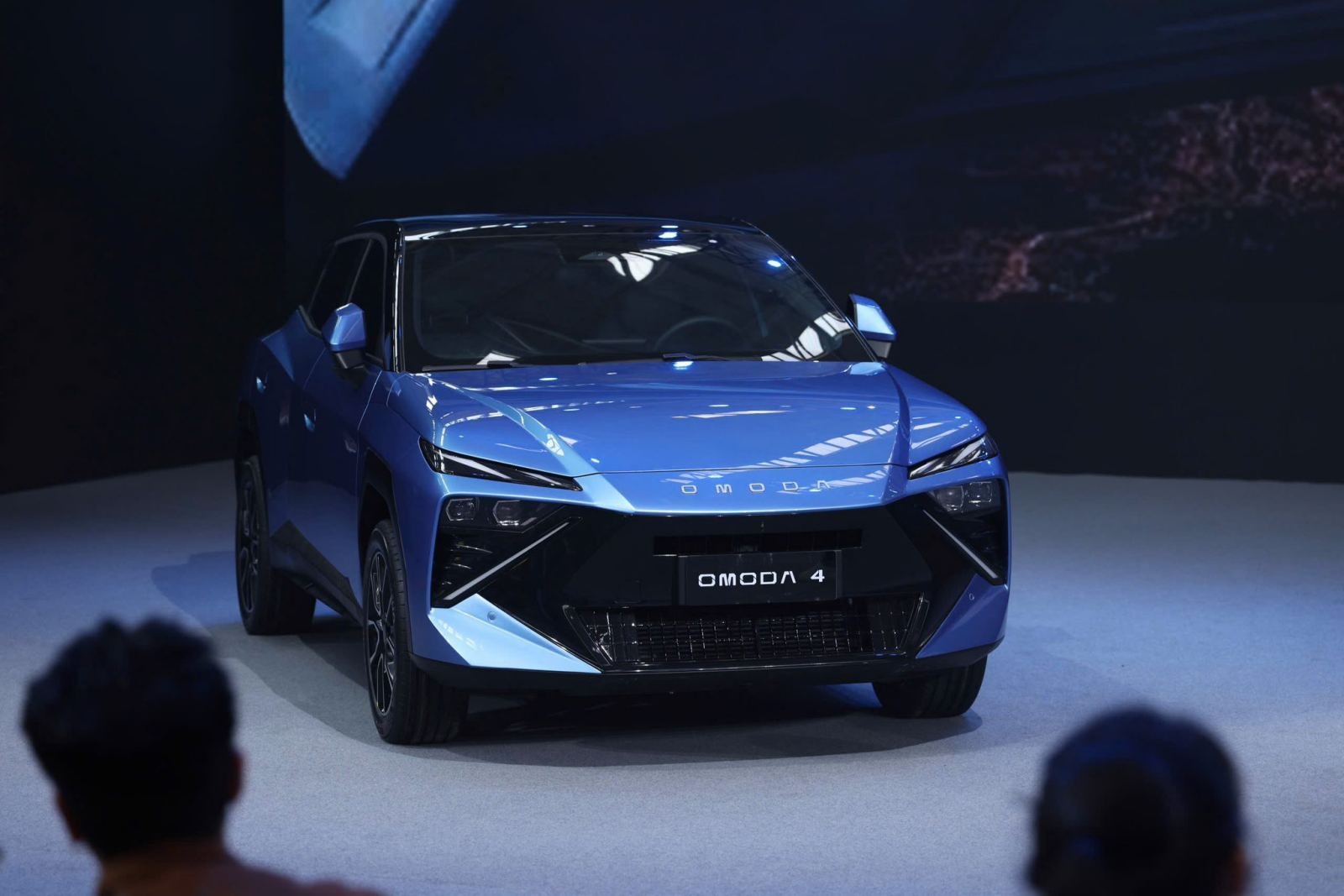 ban-sao-lamborghini-urus-lo-dien-omoda-o4-chuan-bi-mo-ban-tai-viet-nam-trang-bi-toi-4-loai-dong-co2-1764150379.jpg
