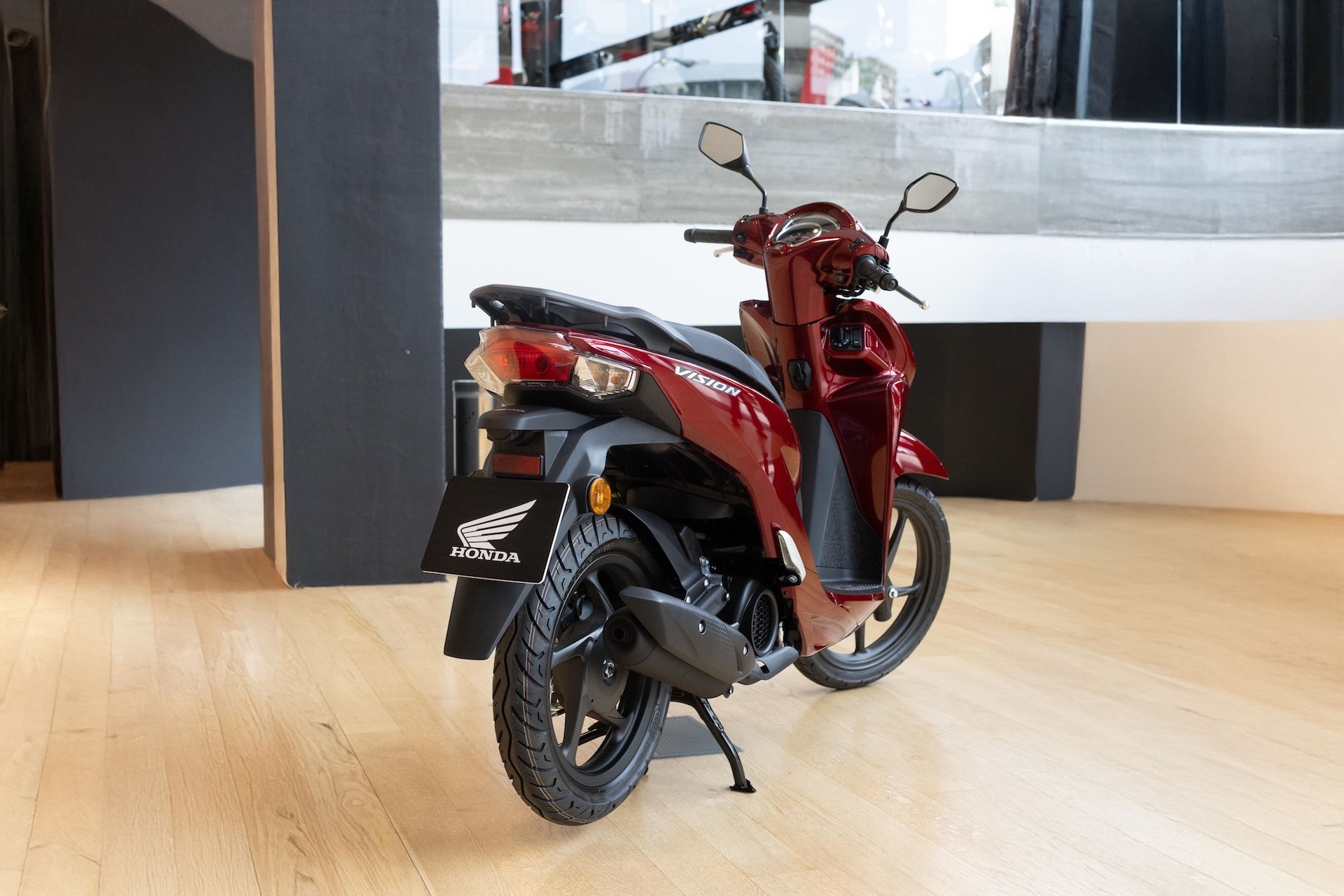 Tin xe trưa 2/12: ‘Tiểu SH’ Honda Vision ra mắt phiên bản mới giá hấp dẫn, thiết kế đẹp không tì vết ảnh 1