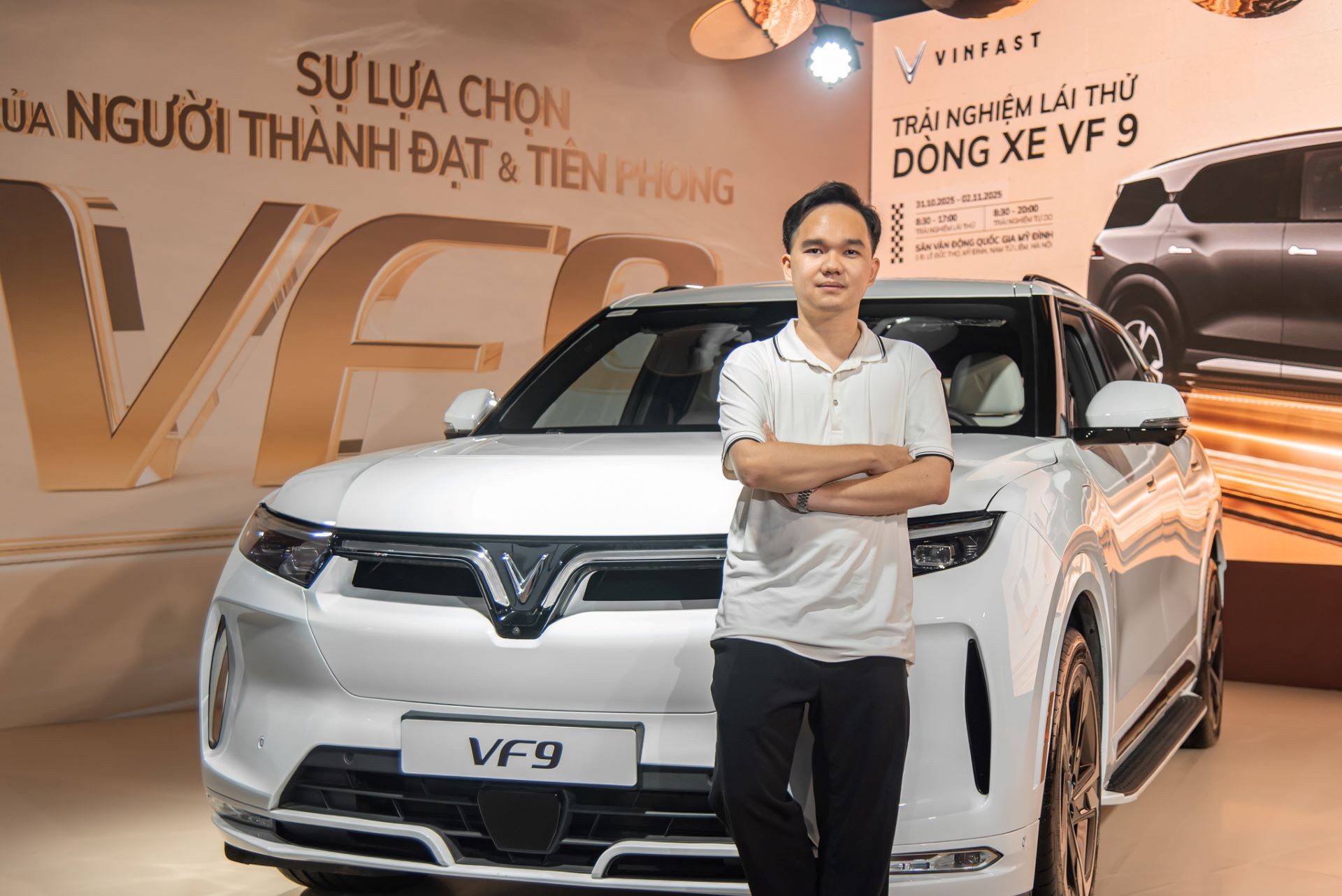 Người dùng Hà Nội ‘choáng’ với khả năng vận hành và tiện nghi của VinFast VF 9 ảnh 1