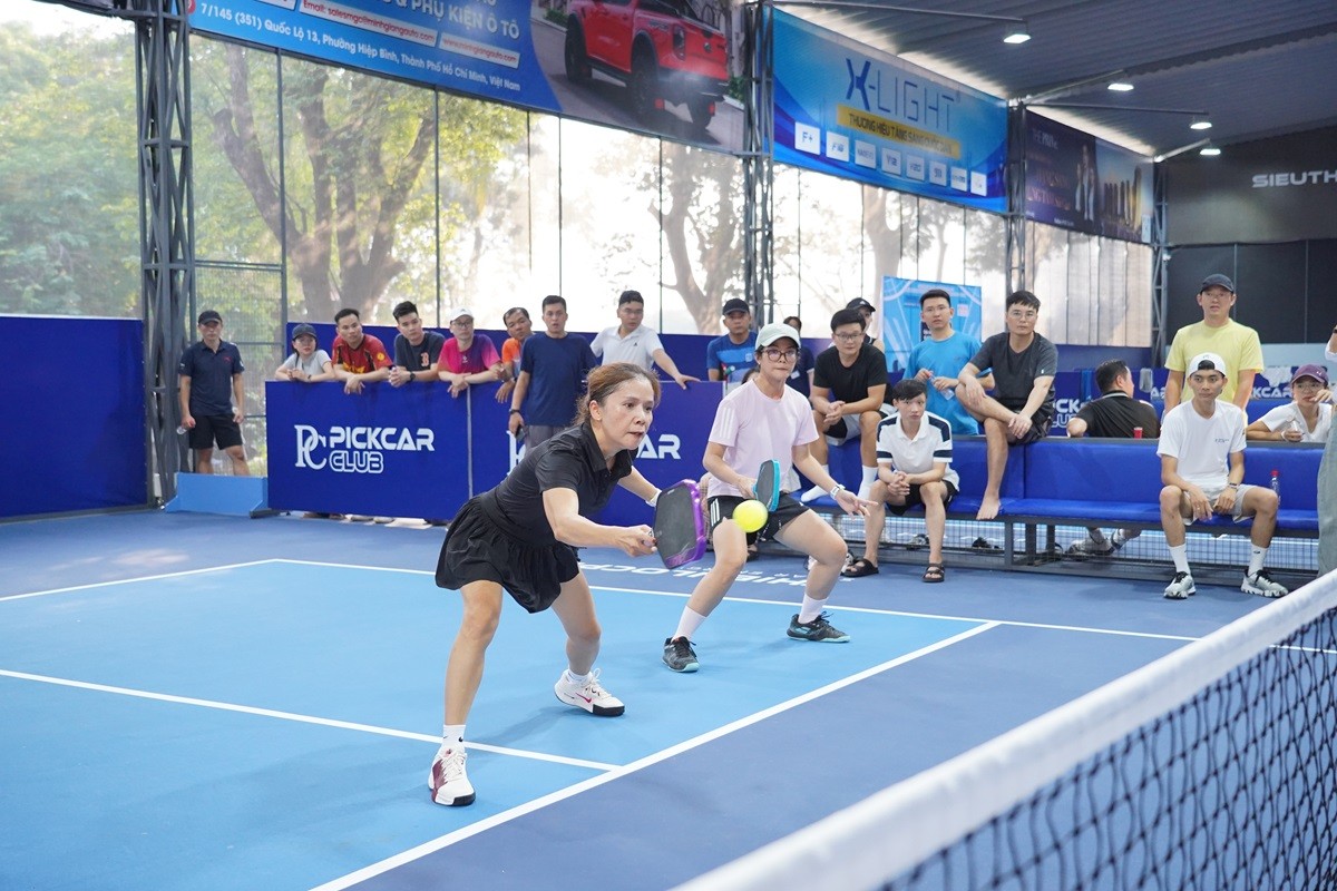 soi-noi-giai-pickleball-chao-mung-50-nam-truong-dai-hoc-luat-tphcm-2-1766237084.JPG