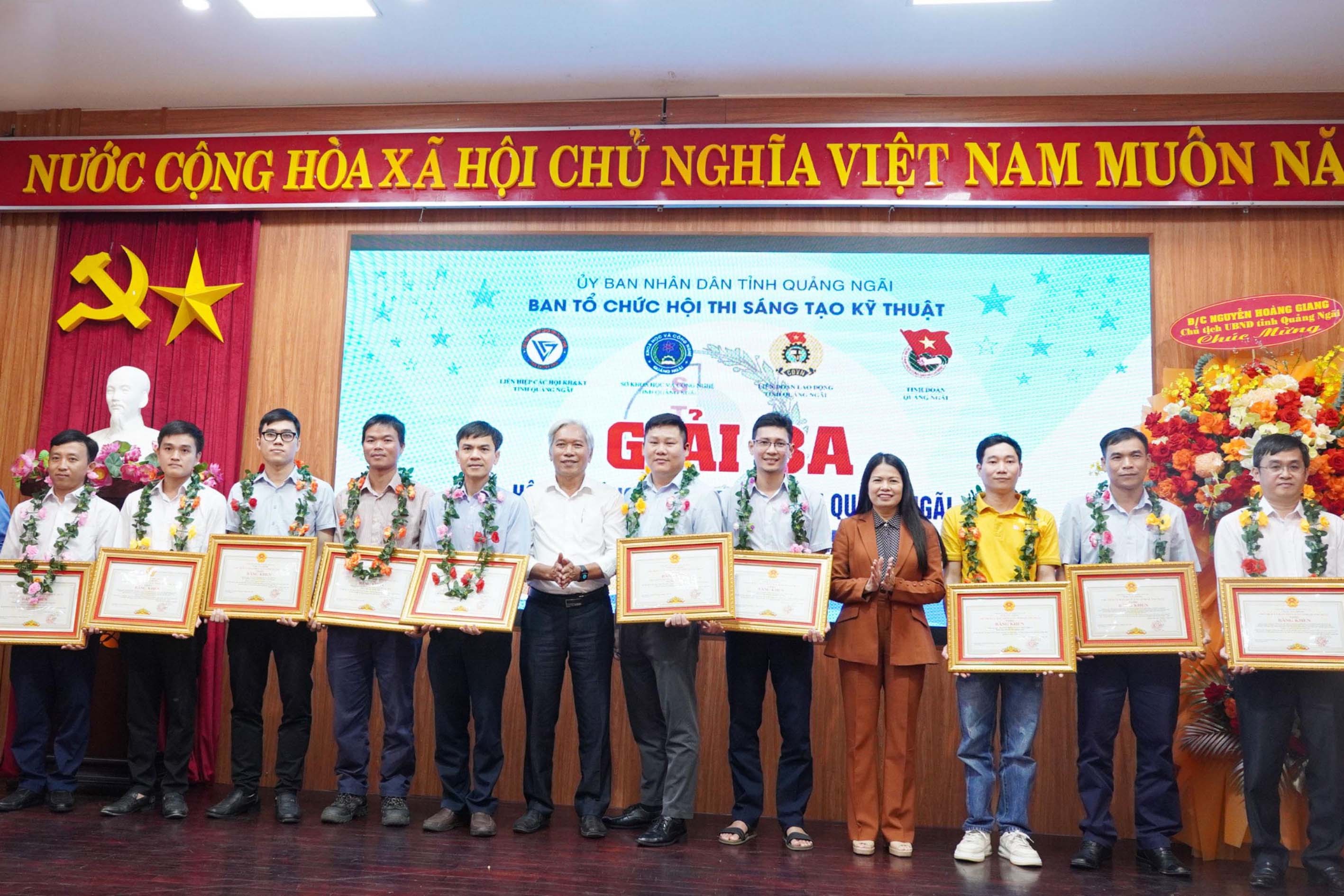4cac-nhom-tac-gia-tac-gia-doat-giai-ba-hoi-thi-sang-tao-ky-thuat-tinh-quang-ngai-lan-thu-14-1766462234.jpg