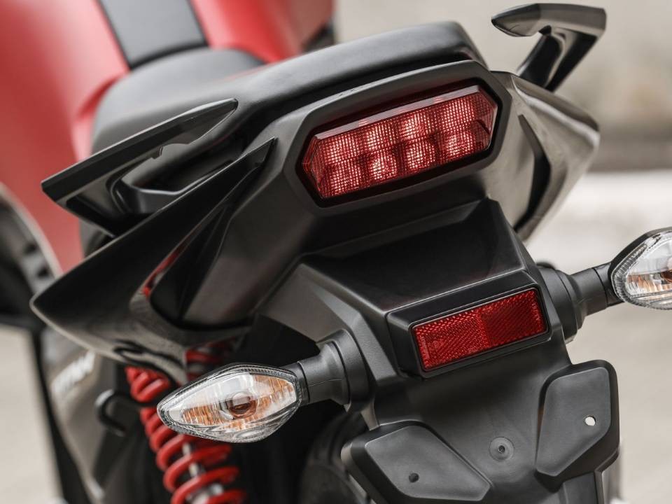 Honda ra mắt mẫu xe côn tay ‘át chủ bài’ mới đẹp hơn Winner R, có ABS như Yamaha Exciter, giá 'mềm' ảnh 5