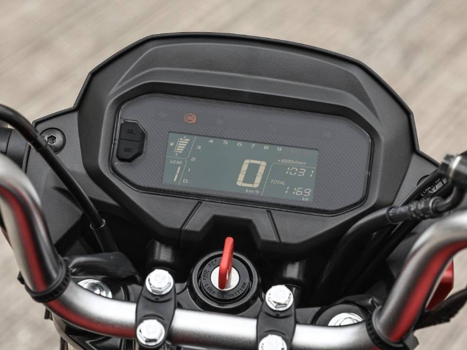 Honda ra mắt mẫu xe côn tay ‘át chủ bài’ mới đẹp hơn Winner R, có ABS như Yamaha Exciter, giá 'mềm' ảnh Honda ra mắt mẫu xe côn tay ‘át chủ bài’ mới đẹp hơn Winner R, có ABS như Yamaha Exciter, giá 'mềm' ảnh 6