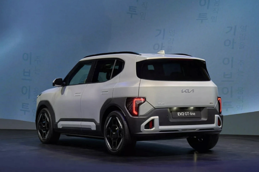 2kia-ev2-trinh-lang-suv-dien-co-nho-nhieu-cong-nghe-trang-bi-tuong-xung-voi-gia-ban-1768273399.png