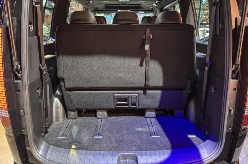 4hyundai-ra-mat-mpv-gia-dinh-9-cho-moi-manh-218-ma-luc-pin-84-kwh-pham-vi-hoat-dong-toi-400-km-1768276426.png