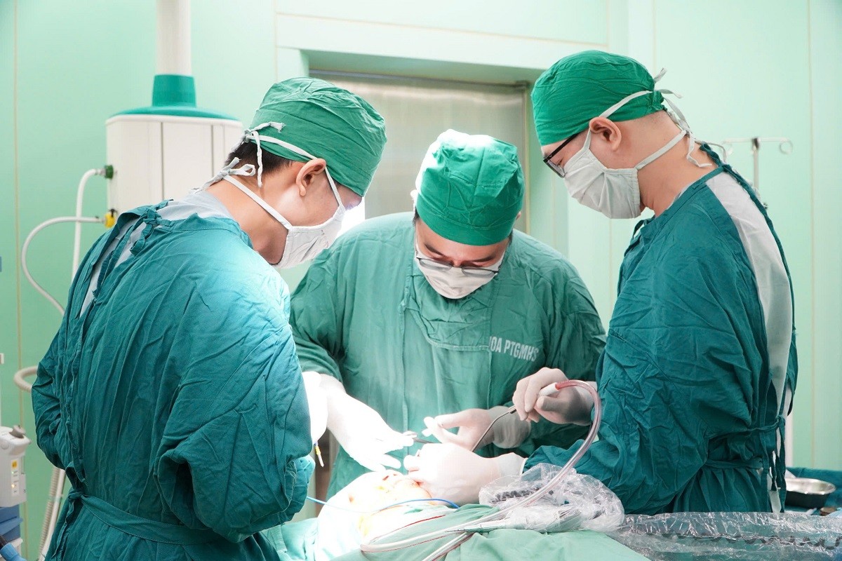 ca-mo-ham-mat-phuc-tap-dau-tien-duoc-thuc-hien-tai-benh-vien-da-khoa-vung-tau-1768485353.jpg