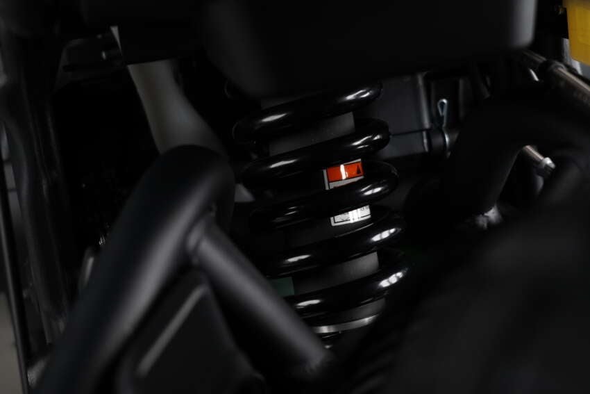 ‘Đỉnh’ hơn Yamaha Exciter và Honda Winner R, ‘vua côn tay’ 486cc mới ra mắt với giá ‘rẻ giật mình’ ảnh 7