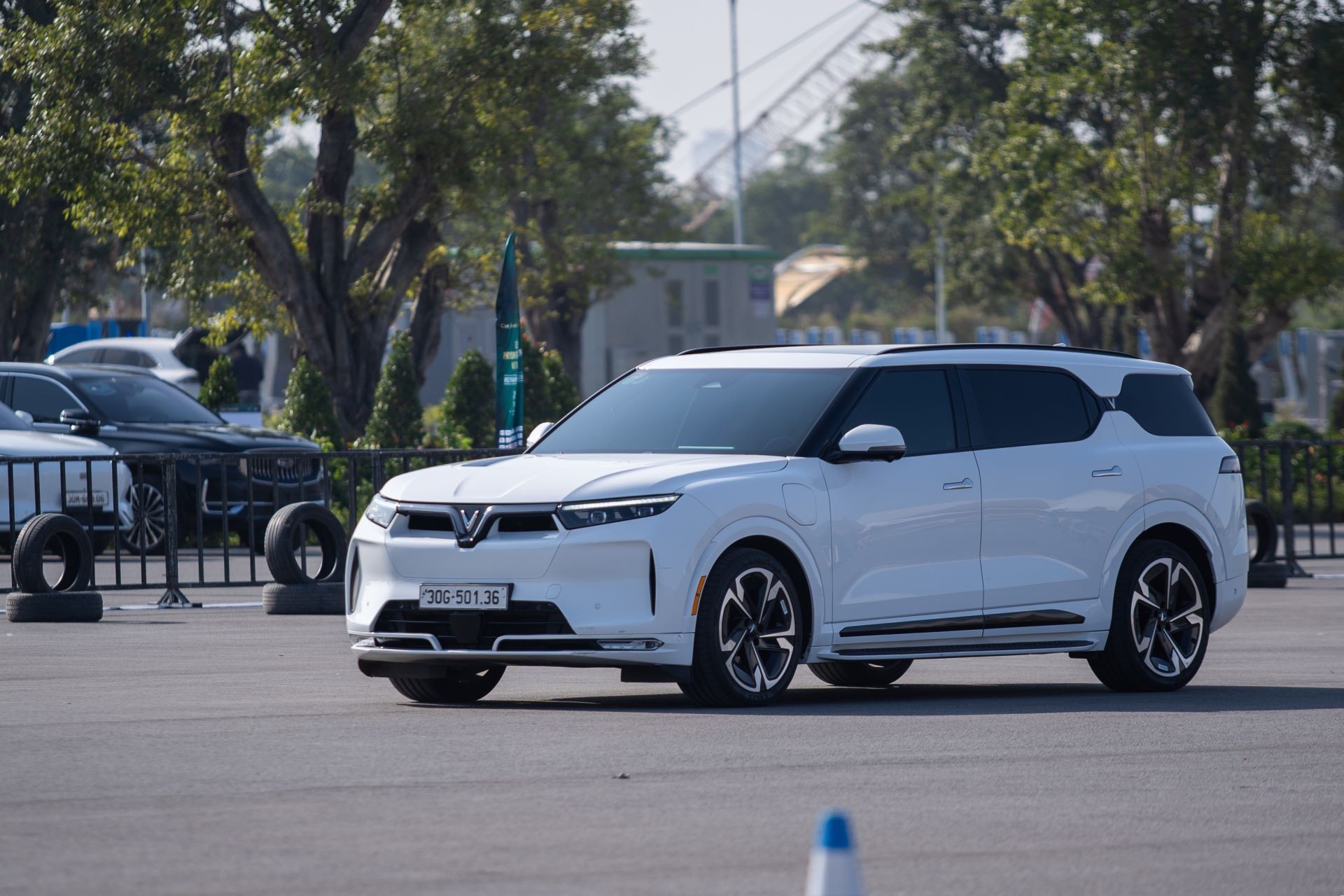 Chủ xe chấm điểm VF 9 sau 1 tháng ‘thực chiến’: Trải nghiệm không thua gì xe siêu sang giá gấp 5-7 lần ảnh 2