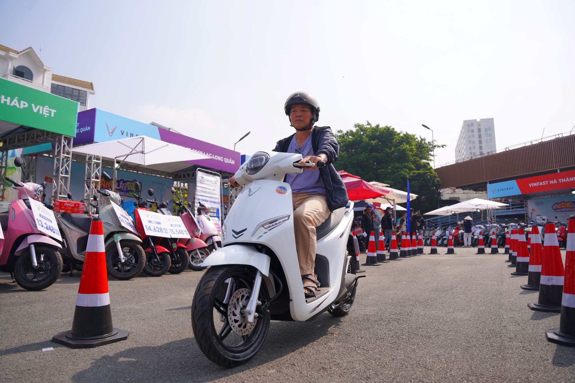 Ấn tượng với thiết kế, khách hàng Việt mua liền 2 chiếc VinFast Feliz 2025 ảnh 2