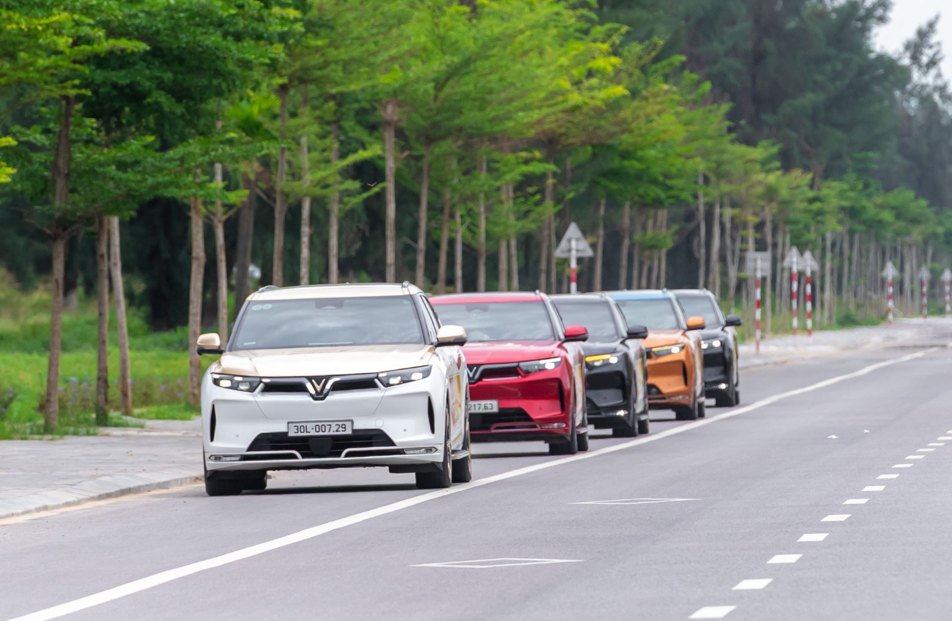 Giá từ 1,499 tỷ, sạc miễn phí 3 năm, trả trước 0 đồng: Lý do nhiều gia đình chốt VF 9 dịp cận Tết ảnh 1