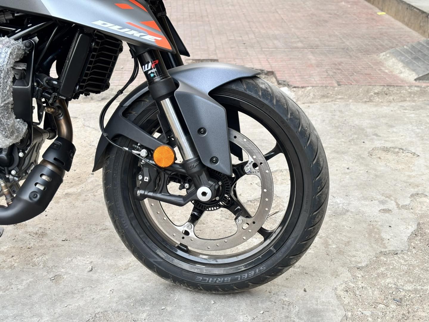 ‘Đè bẹp’ Yamaha Exciter, ‘vua côn tay’ 250cc mới ‘xịn’ hơn Honda Winner R ra mắt giá 53,3 triệu đồng ảnh 5