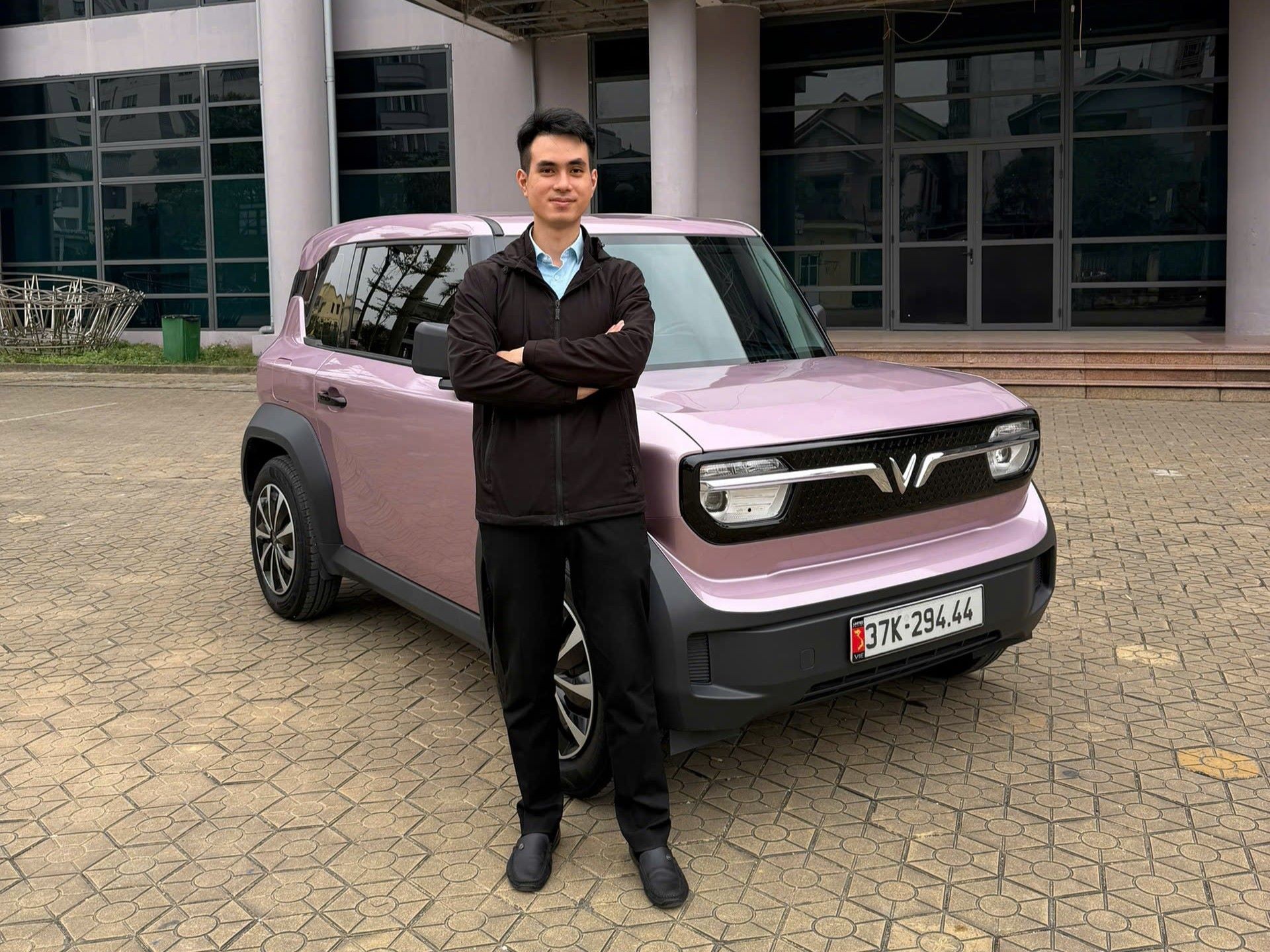 Chủ xe Nghệ An: ‘Từ lúc mua VinFast VF 3, đi uống cà phê, ăn bát phở chẳng ngại chỗ đỗ xe’ ảnh 1